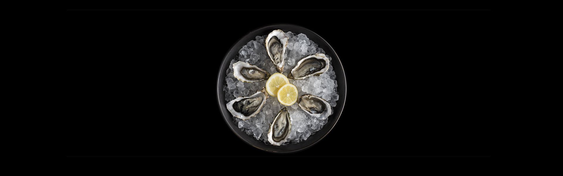 Oysters with lemon